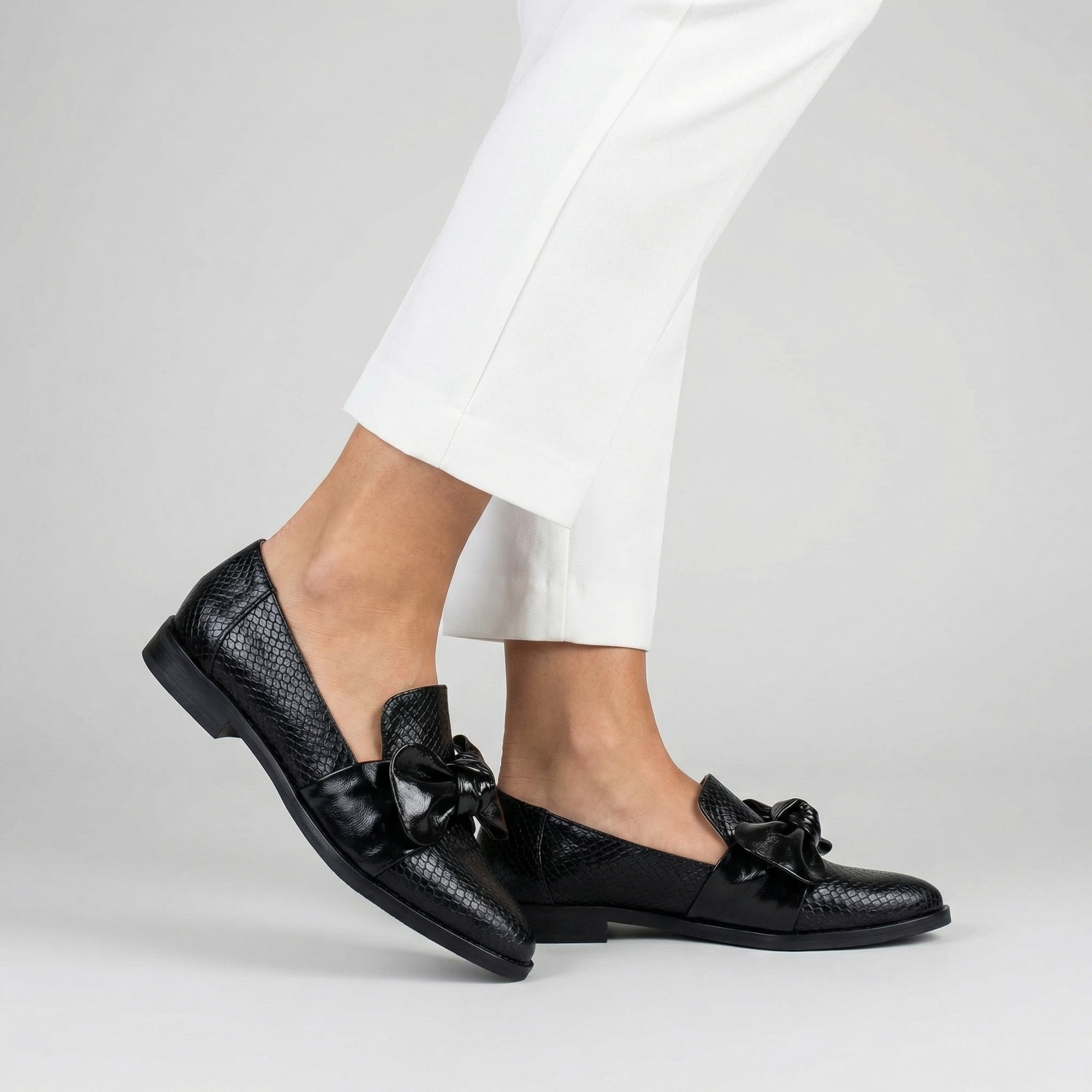 Claudia | Elegant Bow-Embellished Loafers