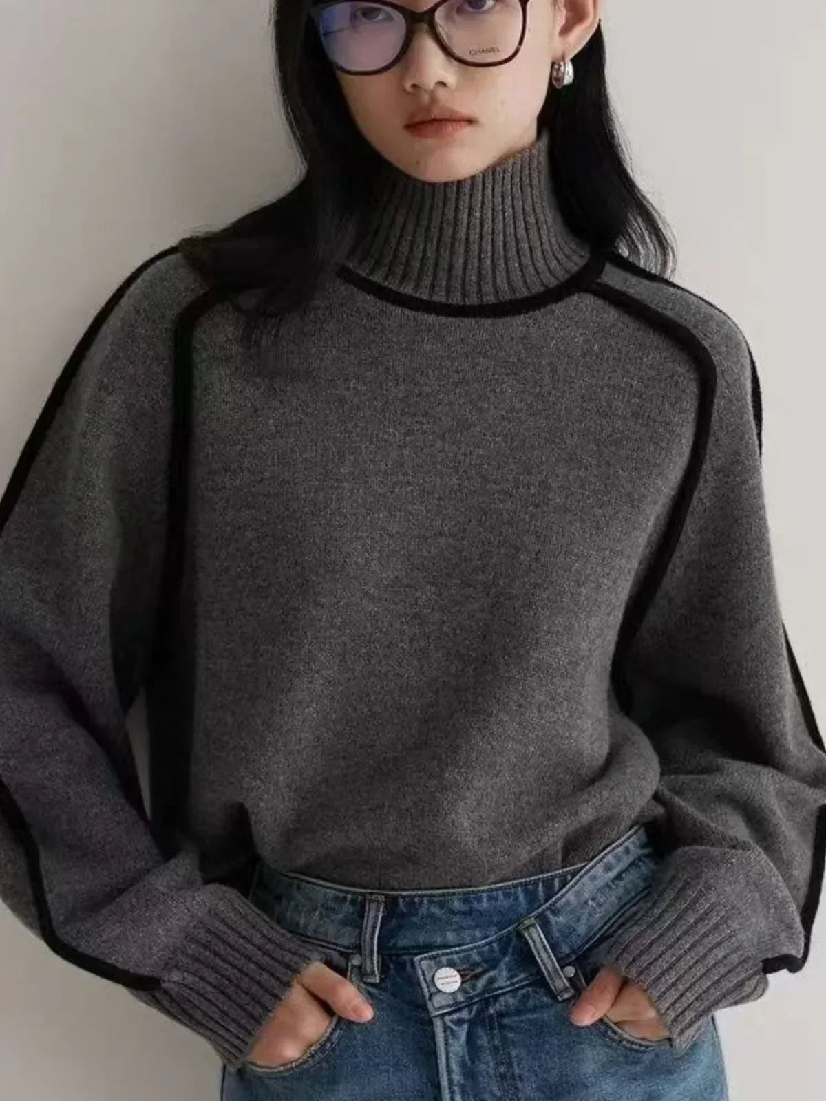 June | Donna | Elegant Turtleneck sweater